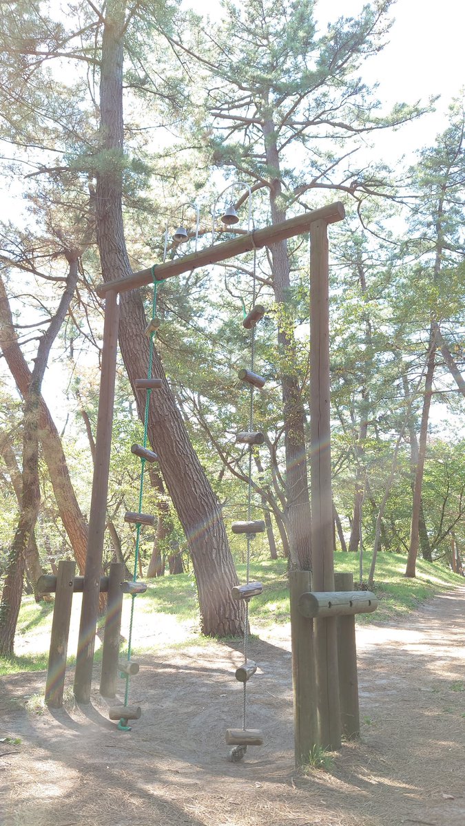 miyutchi53's tweet image. これに素足で登って上の鐘鳴らしてきたよ✨久しぶりに野生に返った私
まだ、腕の力だけで登れた‼️…というか、自分の前のおじ様が登ったから負けねーと思い必死でしたぁ
 #シンママ
 #動画編集者と繋がりたい 
 #web制作者と繋がりたい