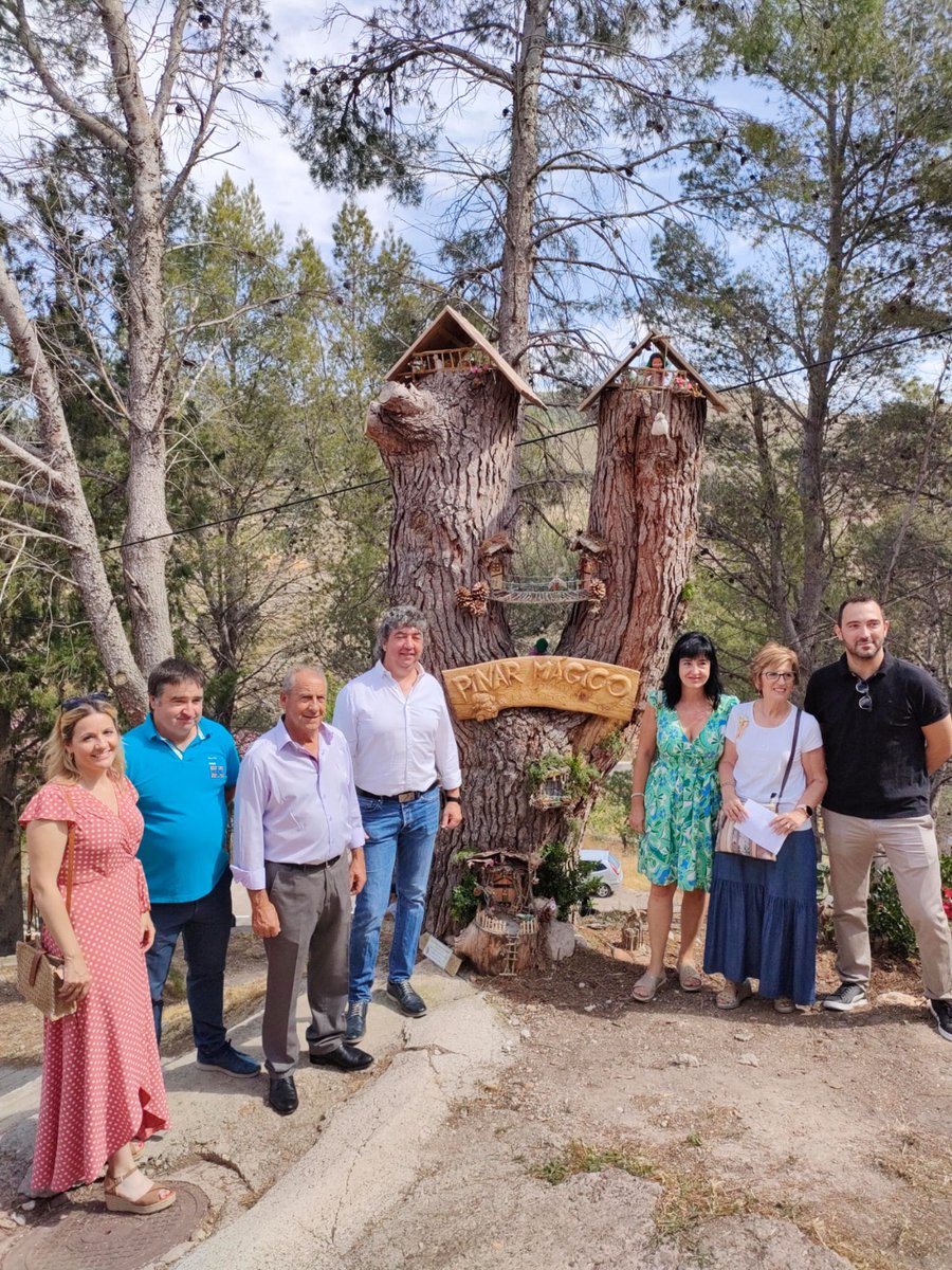 GLORIAPG2022's tweet photo. 👏 ¡El sábado estuvimos en #Tierga inaugurando su espectacular Pinar Mágico! Aspira a convertirse en un reclamo turístico en la #ComarcadelAranda.
🤲 La idea buscaba que distintas generaciones convivieran en su tiempo libre y trabajaran para el mismo objetivo.
@aragonturismo https://t.co/kyay5ArJUe