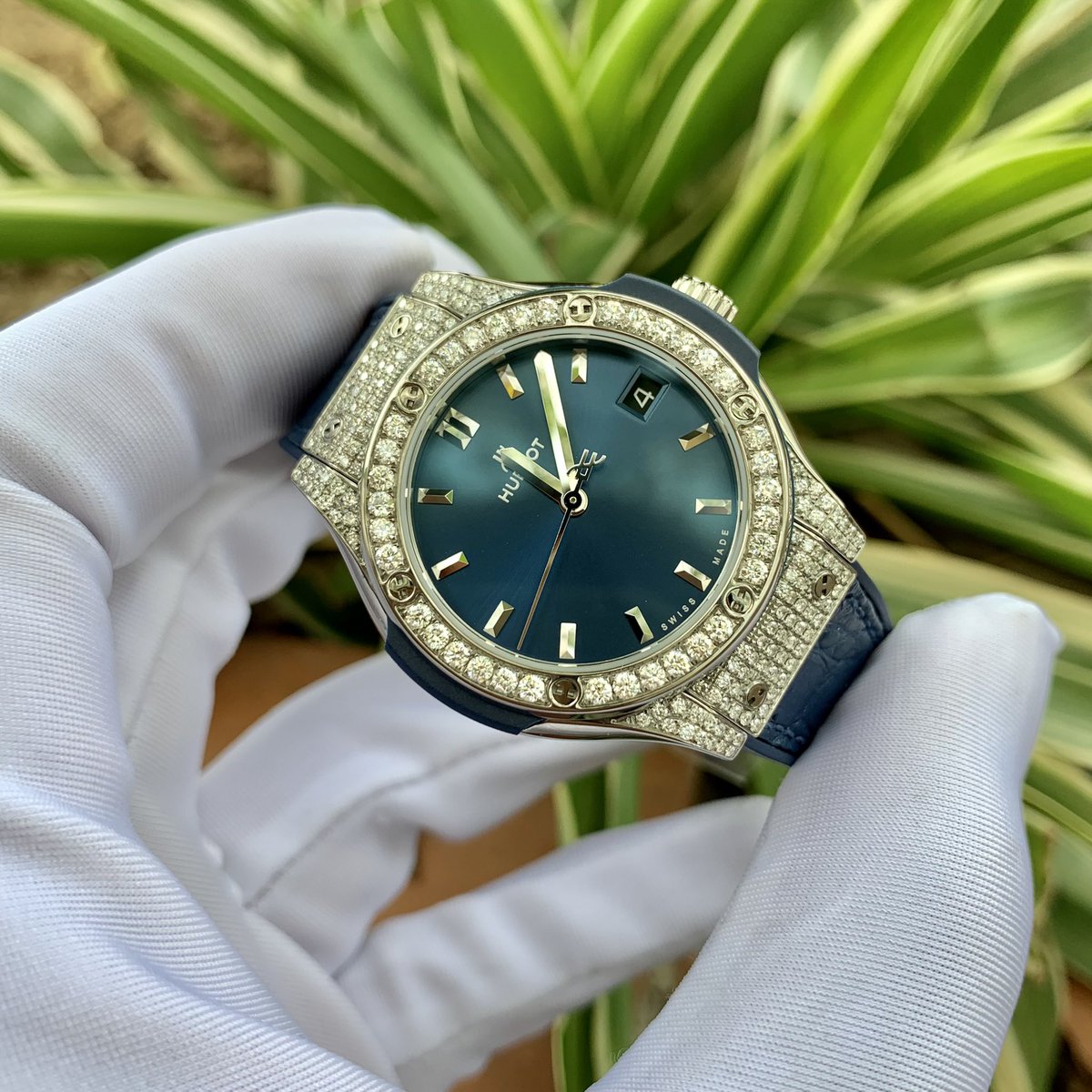 luxury_trung's tweet photo. Lại có hàng phục vụ chị em.
Hublot Classic Fusion Pave Diamond 33mm.
Tình trạng : mới cứng 2022.
Giá siêu rẻ 1xx triệu
Bảo hành 5 năm.
Liên hệ : 0832299999 - Trung Nguyễn https://t.co/Z4DaqCNPFu