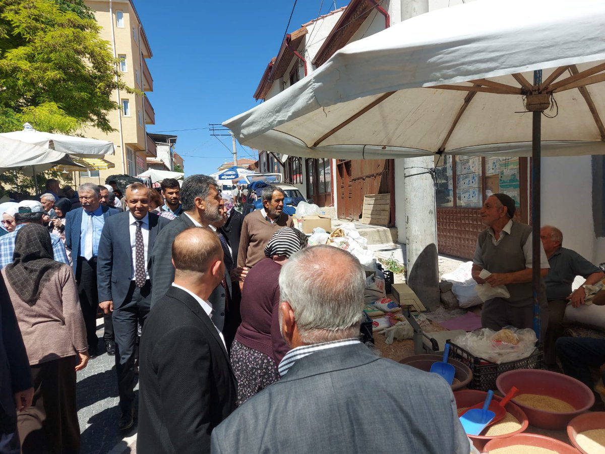 milliyolgm's tweet photo. Kongre çalışmaları için Eskişehir'in Günyüzü İlçesi'ne giden Genel Başkanımız Remzi Çayır, Günyüzü pazar yerini ziyaret edip pazar esnafı ile hasbihal etti. https://t.co/yznQ1s4yS2