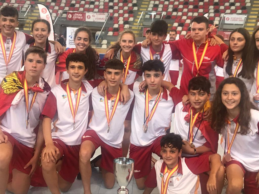 Deportesjcyl's tweet photo. 🥈 La selección femenina de Castilla y León logra el tercer puesto en el Campeonato de España de Selecciones Autonómicas

#hockeylinea https://t.co/CVwbXbEYsp