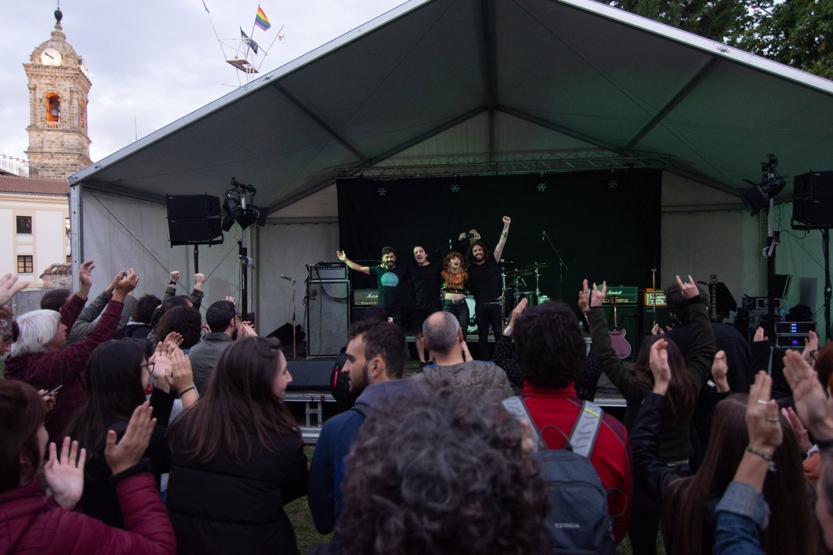 📸Hemen osteguneko argazki batzuk <a href="/BizkaiMusic/">BizkaiMusic</a> en eskutik <a href="/Oihaneder_etxea/">Oihaneder</a> n! Mila esker beste behin!🙏🏼

🚐Datorren astebururako egunak zenbatzen: Bergara (14), Gares (15) eta Flix (16)! Triplete bat aspaldiko partez!

🖤⚡️👊🏿

<a href="/AyukenMP/">Ayuken Management</a>