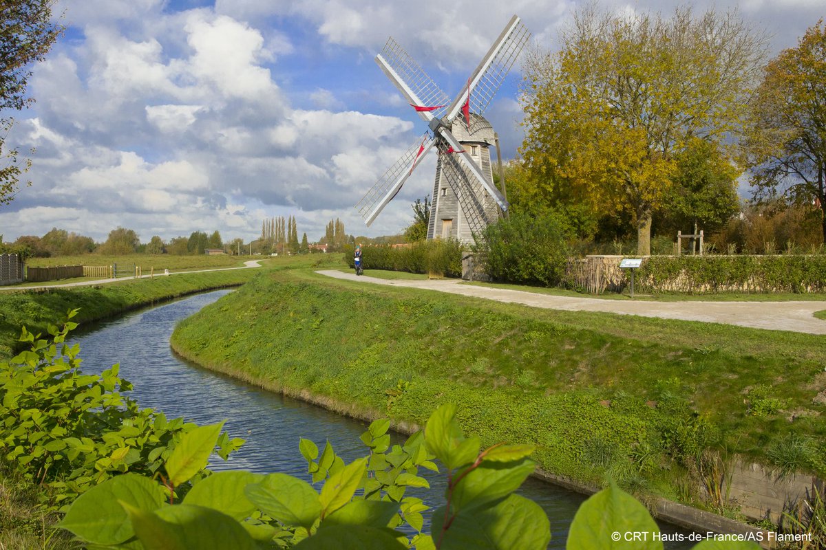 hdftourisme's tweet photo. Le @Tour en @hautsdefrance demain ! Le 5 juillet, l'étape Dunkerque-Calais enchaine les spots qui promettent de sacrées belles images 👀🤩🤩 !!  
📍 Bergues, Cassel, Saint-Omer et le site des 2 Caps, le long de la #CotedOpale, avec Audinghen et Escalles. On va faire des envieux ! https://t.co/uIWgkiyU3b