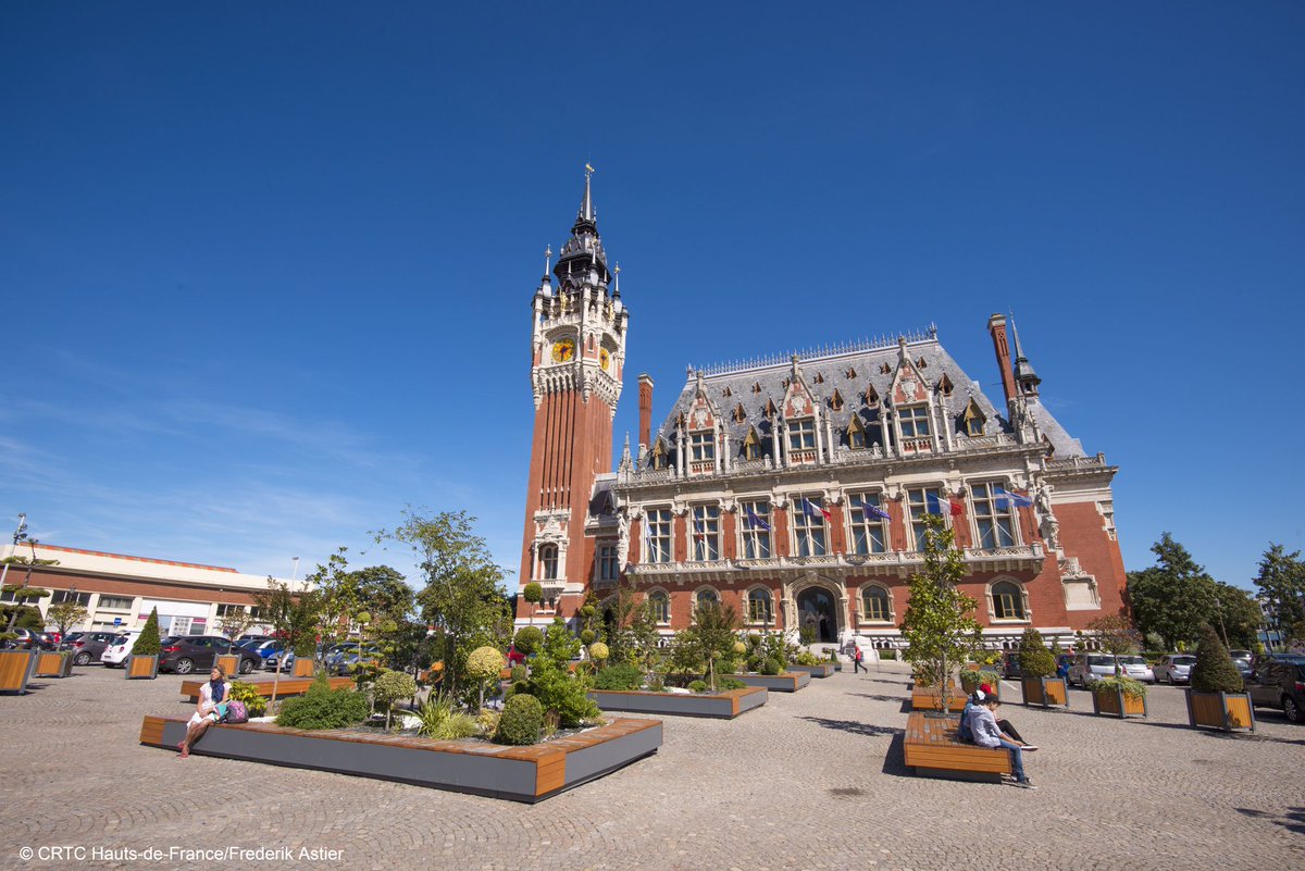 hdftourisme's tweet photo. Le @Tour en @hautsdefrance demain ! Le 5 juillet, l'étape Dunkerque-Calais enchaine les spots qui promettent de sacrées belles images 👀🤩🤩 !!  
📍 Bergues, Cassel, Saint-Omer et le site des 2 Caps, le long de la #CotedOpale, avec Audinghen et Escalles. On va faire des envieux ! https://t.co/uIWgkiyU3b