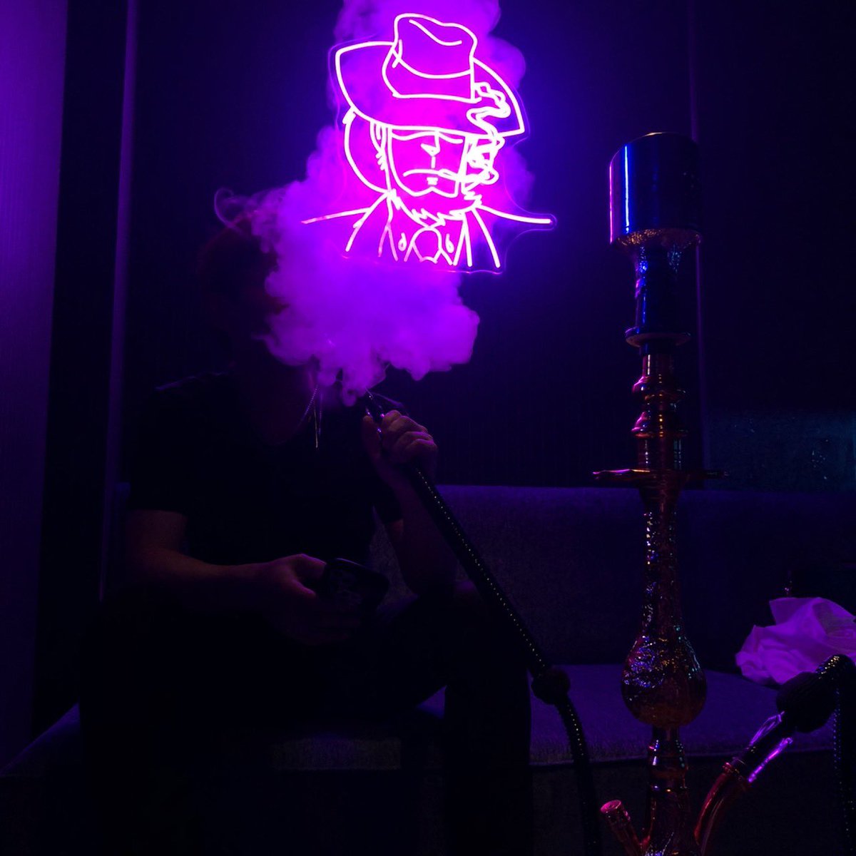naoki4592's tweet photo. 報告！
7月7日に中洲路面店に
【SHISHA HOUSE】をグランドオープンします！  皆様が心地よく、くつろいでリラックスして頂けるお店にしていきたいと思っております！
まだまだ未熟ではありますが応援の方よろしくお願いします。
 代表  星 直輝

中洲４丁目1-20 川田ビル1F https://t.co/bhKM481uns