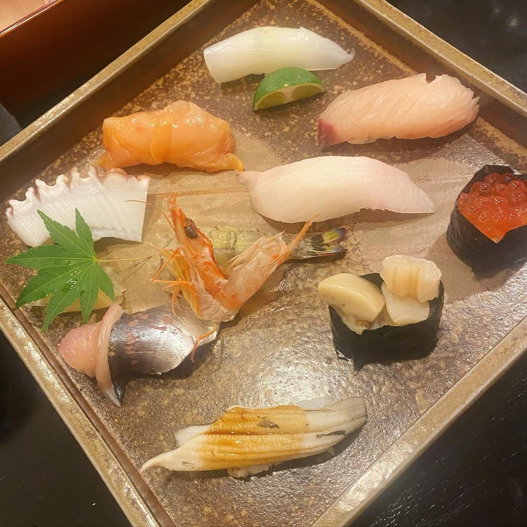 初次的相見，你便是我無法抹去的思念；命運捉弄，你我擦肩而過。縱使有緣無份，我依然是你忠實的朋友，衷心祝福你！