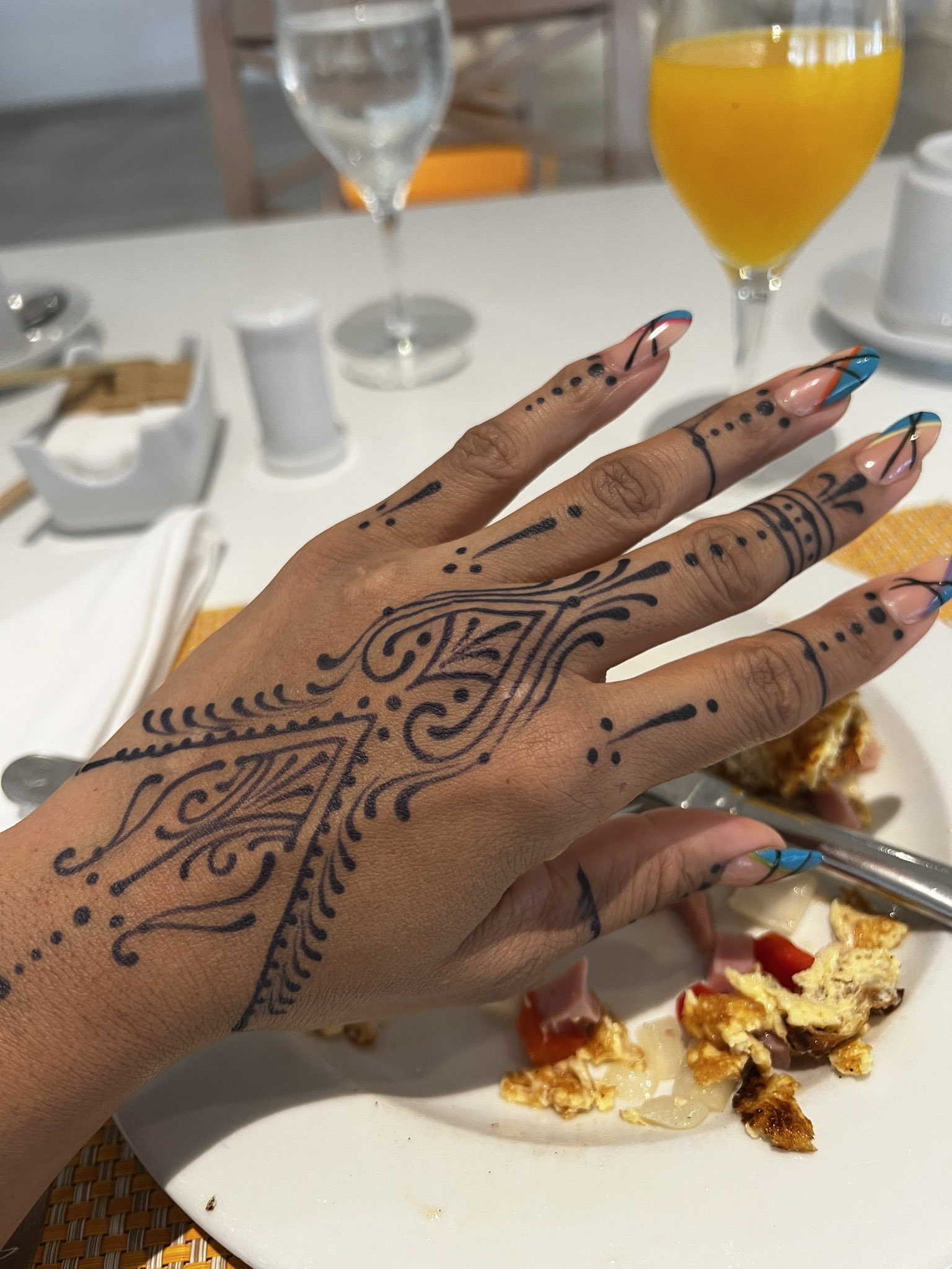 18 Henna Wrist Tattoos That Are Very Cute - Styleoholic