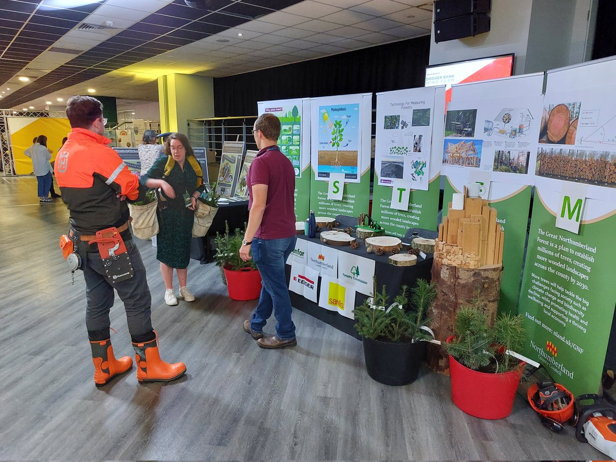 lwhemmings's tweet image. The outfits are on. Ready to educate the hordes of information hungry pre-teens on the joys of a career in #forestry. #stemfestNETzero