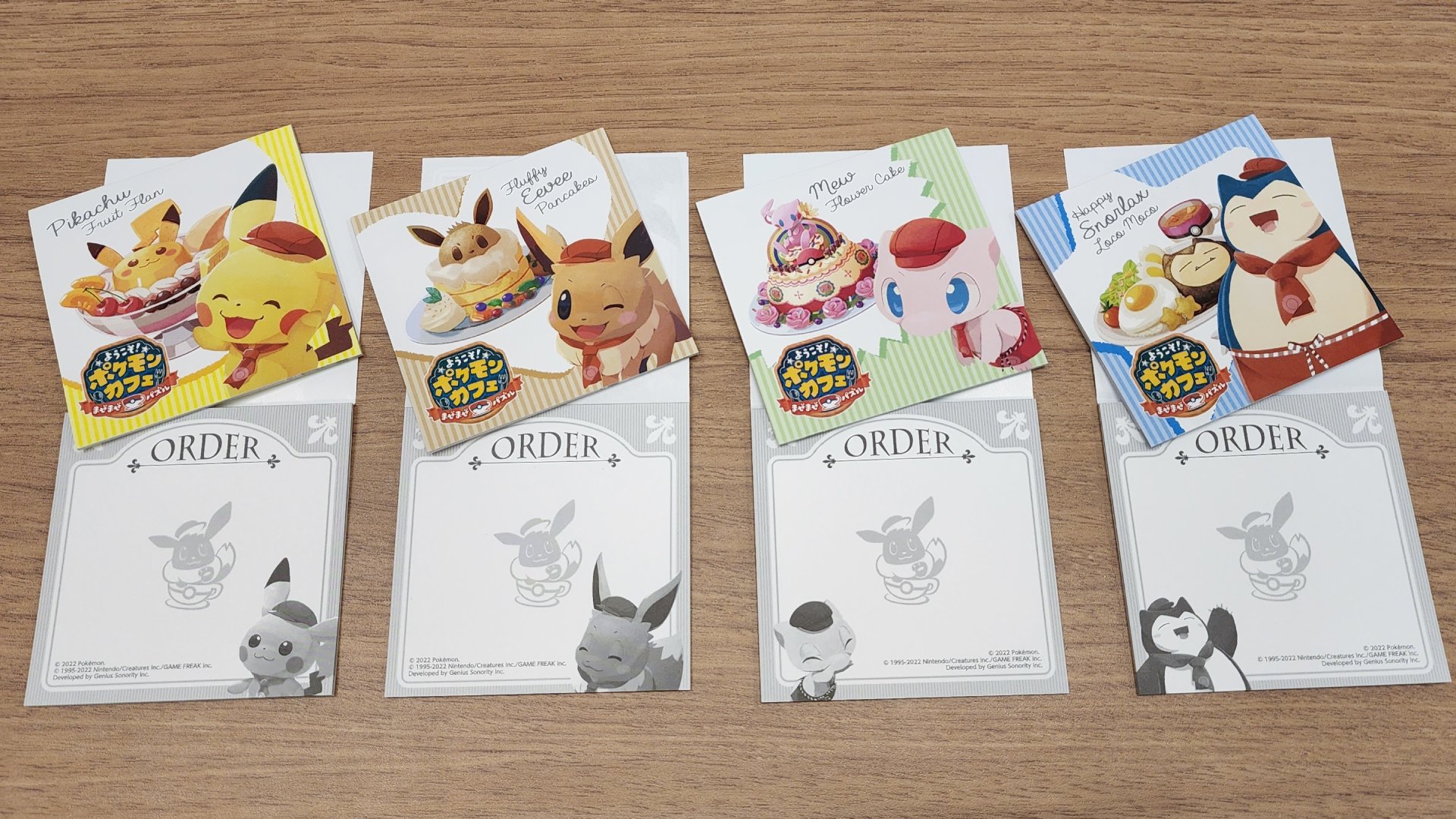 ポケまぜ 公式 ようこそ ポケモンカフェ まぜまぜパズル ファミリーマート Famima Now と ポケまぜ のコラボ開催中 第二弾はカフェのポケモン達が描かれたメモ帳が登場 対象商品を3品買うと1個もらえます 明日7月5日 火 スタート 数