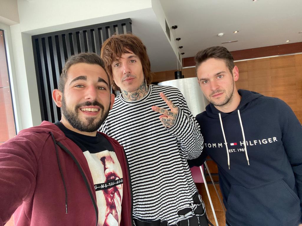 alexusfl's tweet image. Aquí tenéis la foto, el mejor día de mi vida 😭🥺 @olobersyko @bmthofficial @ResurrectionESP