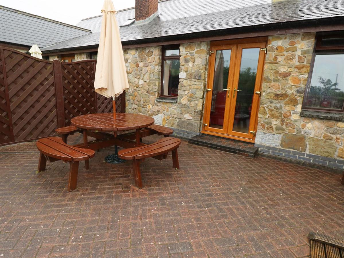 SmartLettings2's tweet image. To let - 4 Bed Semi-Detached House, Elder Cottage, Kidwelly, £1,495pcm. View details: smart-lettings.co.uk/propertydet.as…