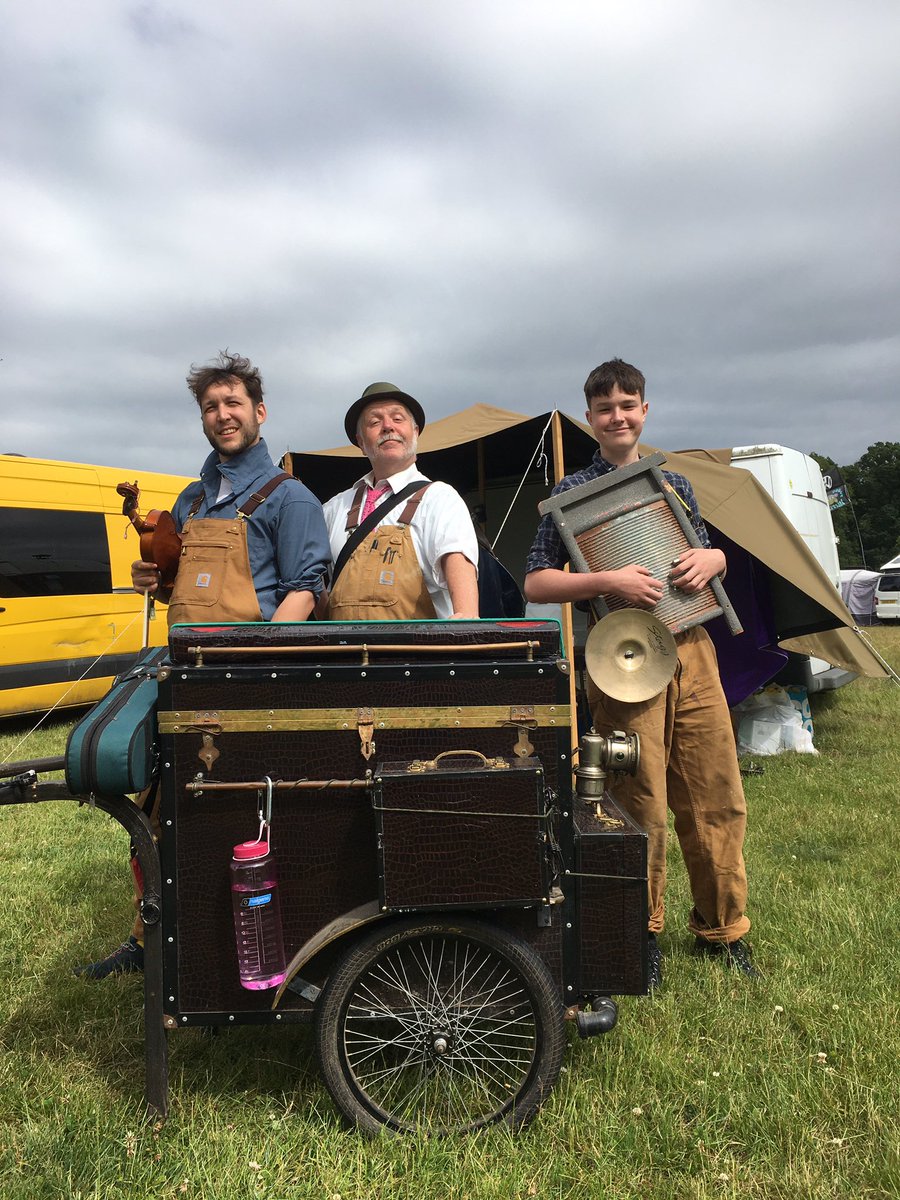 GeorgeBridgens's tweet photo. Fantastic time at #camperjam #songsmiths #ukuleleworkshop #ukulele #westonpark @alfiebridgens06 @Gacko666 https://t.co/zL6JEWQJp0