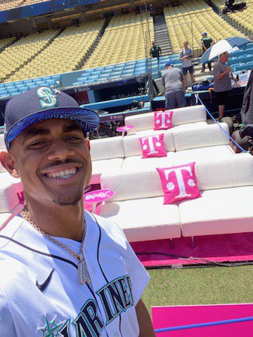 JRODshow44's tweet image. Dream come true at the @TMobile #HomeRunDerby 🙌🙌
