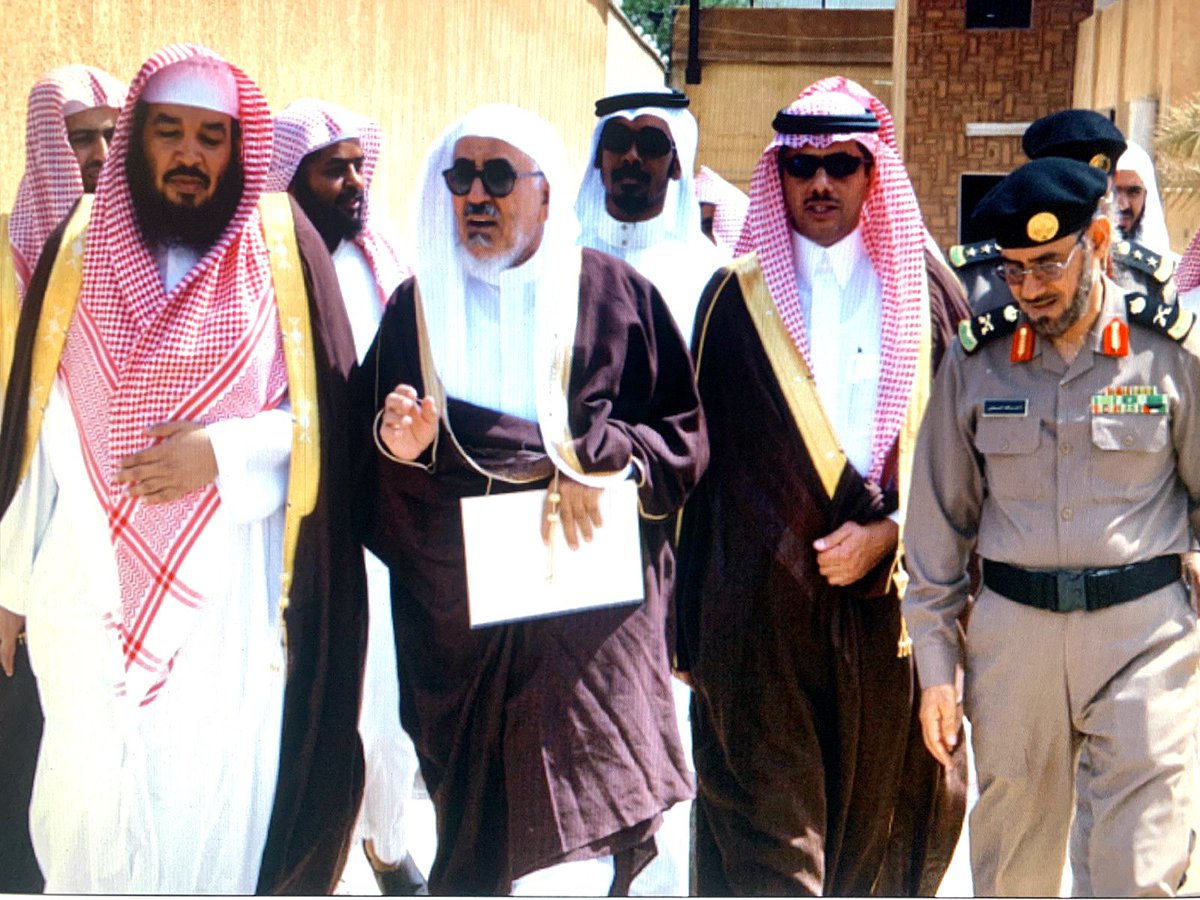 ghodiah's tweet photo. #والدي #الشيخ_عبدالله_الغضية رحمه الله   والشيخ #صالح_الونيان في #سجن_بريدة وعن يسار والدي الوجيه حمدالسلمان واللواء السبيعي https://t.co/cINW3gMWBI