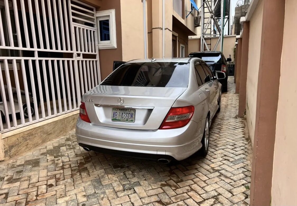 Automall_ng's tweet photo. Extremely clean Mercedes Benz c300
2009 model
Price:3.850
Location: Abuja
#cocumber #whaotinubu #SuperFalcons
@Aashfinn @Kha_dee_ja_tou https://t.co/kR3NAXUJgf