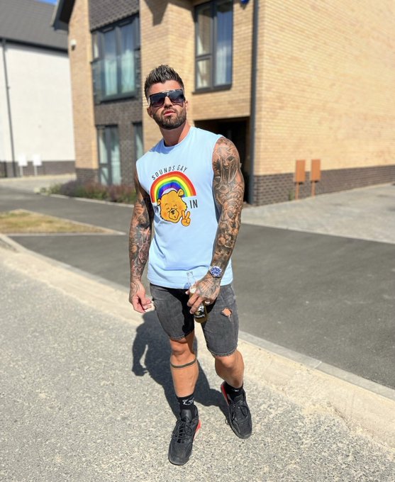 Sounds Gay, I&rsquo;m in! 🐻✌🏽  Pride T-Shirt from https://t.co/dQNIJNeFpE 🏳️&zwj;🌈 https://t.co/2u4tZMPRnp