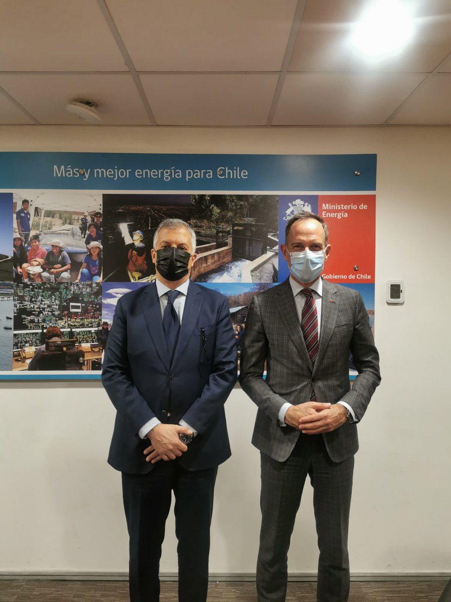 🇨🇱🇨🇦 Ministro <a href="/claudiohuepe/">Claudio Huepe</a> se reunió con el embajador de Canadá, Michael Gort. 

En el encuentro presentó los principales ejes en materia energética y la importancia de la inversión extranjera en la transición hacia energía limpias. 👏👏
