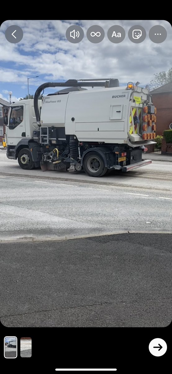 freedom10ltd's tweet photo. @DamonWilkinson6 weeks reporting for you. The last image with blue truck is the road before. @StockportMBC @EuroviaHull @Eurovia_Cont https://t.co/bmzAmlBCtK
