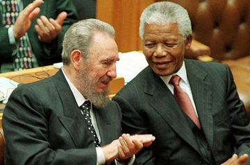 LaCmkc's tweet photo. “Nuestra marcha hacia la libertad es irreversible”, dijo el líder sudafricano Nelson Mandela, quien este 18 d julio cumpliría 104 años d edad. La frase define el espíritu d resistencia y tenacidad con q emprendió durante su vida la lucha p la igualdad racial y la dignidad humana. https://t.co/dkxZjKKCrn