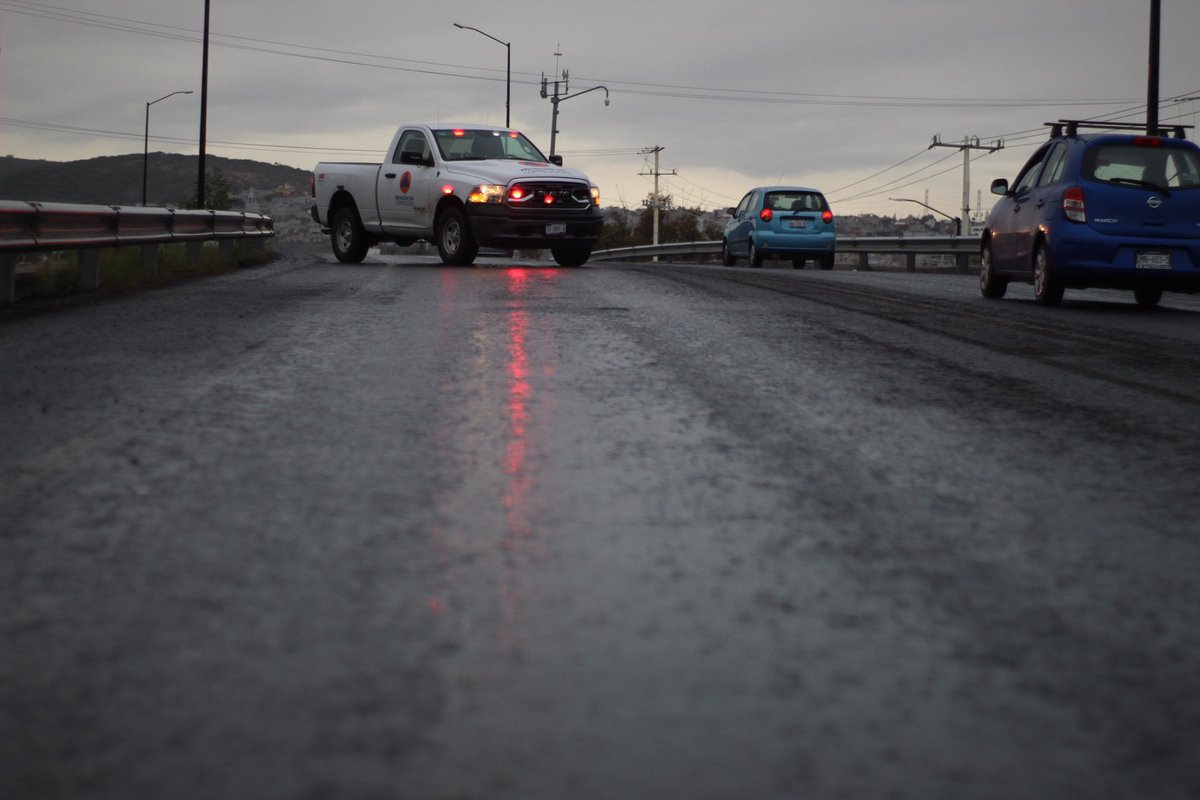 #AlMomento 🌧🌧🌧

Llueve en el Municipio de Corregidora y nuestro personal se encuentra distribuido, monitoreando en las diferentes regiones. 

Utiliza la línea de emergencias 📲 9️⃣1️⃣1️⃣ para reportar cualquier situación de riesgo.