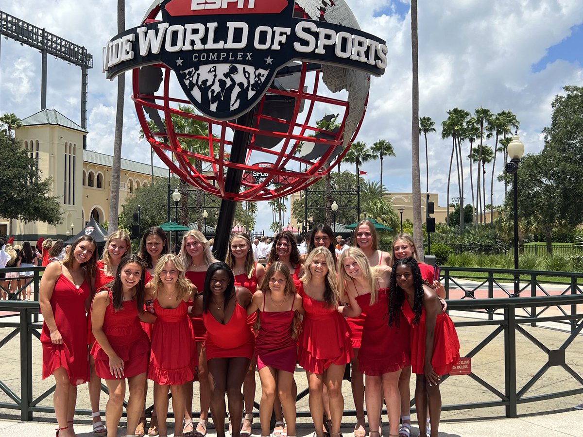 EvolutionNorth's tweet photo. FC Evolution North Girls 2004 at the USYS National Banquet. Let’s go GIRLS 💃🏼⚽️ @theohiosoccer #ForItAll @USYouthSoccer https://t.co/2wWkkKDTTP