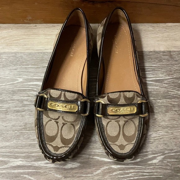 senecarocks06's tweet photo. So good I had to share! Check out all the items I'm loving on @Poshmarkapp #poshmark #fashion #style #shopmycloset #kellykatie #coach: https://t.co/ru4gCsDP2x https://t.co/wLGL0ljpRz