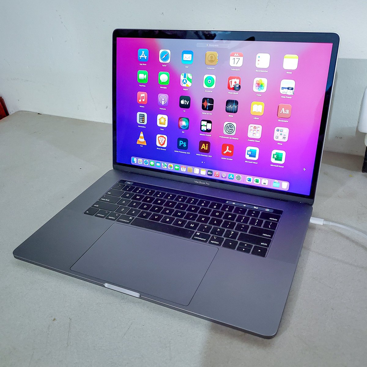 SnydersGC's tweet photo. Me he dado cuenta de lo caro que venden en Nicaragua las MacBooks e identifiqué una oportunidad para buscar y traer estas herramientas de trabajo profesional a un precio más justo. Por eso, y porque con el apoyo de todos ustedes en Twitter me han ayudado a vender compartiendo. https://t.co/E0gYOZe9Df