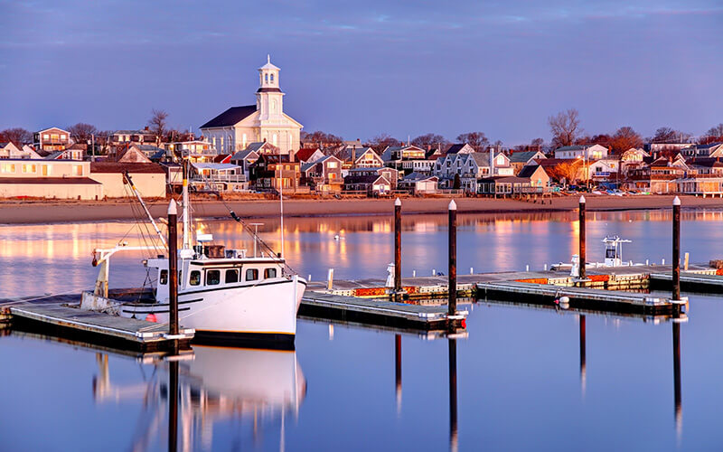 ensembletravel's tweet photo. Roughly 60 miles out to sea, this vibrant locale hosts word-class beaches, incredible art galleries, top-rated restaurants, and a wide variety of shops to appease any traveler. 🌈 
https://t.co/yEeStnN8ez 
#pride #provincetown https://t.co/zpm6UjkT8R