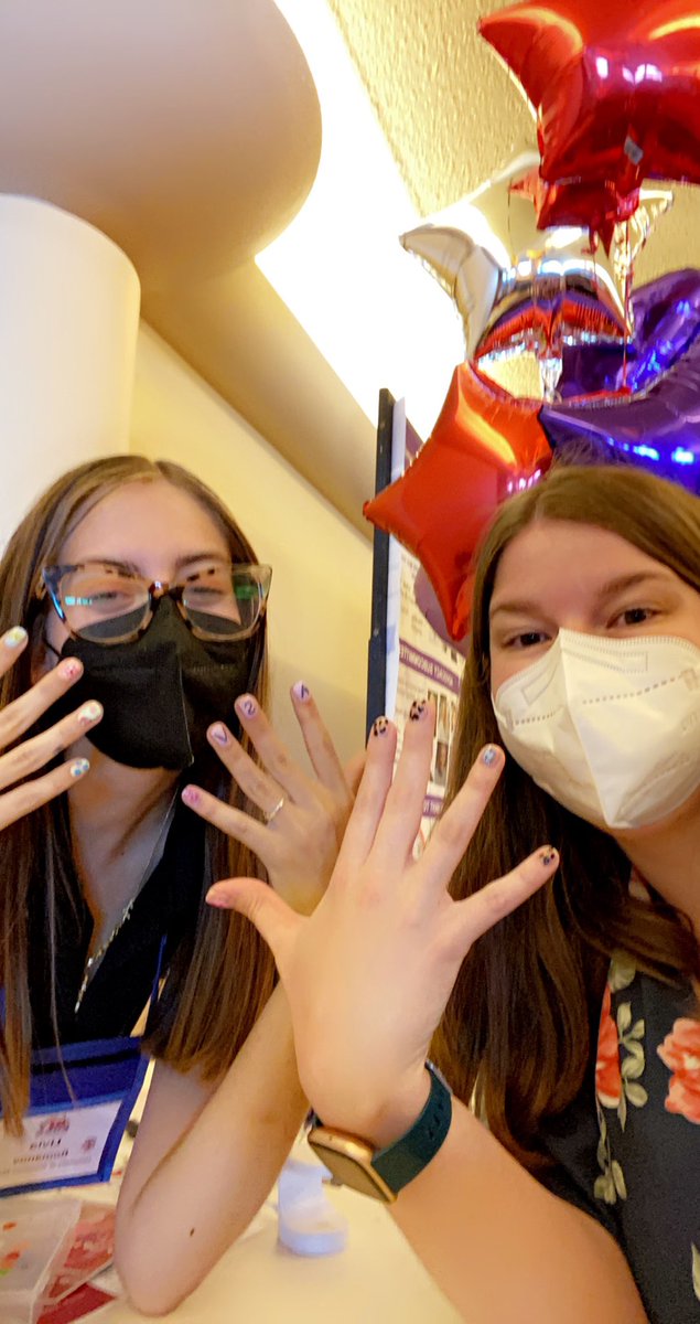 Talk viruses with @LivRomanov and get you nails done <a href="/AmerSocVirol/">American Society for Virology</a> #ASV2022 😁 #poxrocks #conferencelife