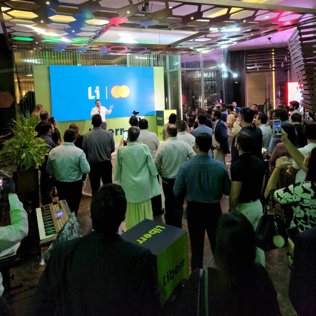 jesusglzmar's tweet photo. Gracias #LiberrApp por invitarnos al lanzamiento de la tarjeta Liberr con @Mastercard donde podrás conseguir proveedores de diversos servicios como #energiasolar https://t.co/RhWWP0F7dt