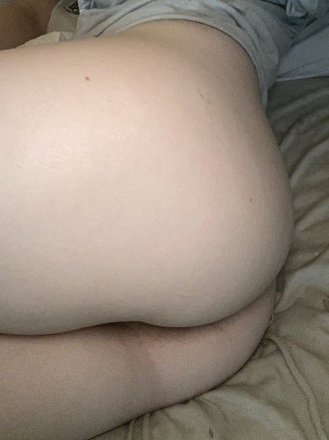 3 pic. This hot little 20y slut @ClairxSB she specializes in sexting and being your personal slut , buy