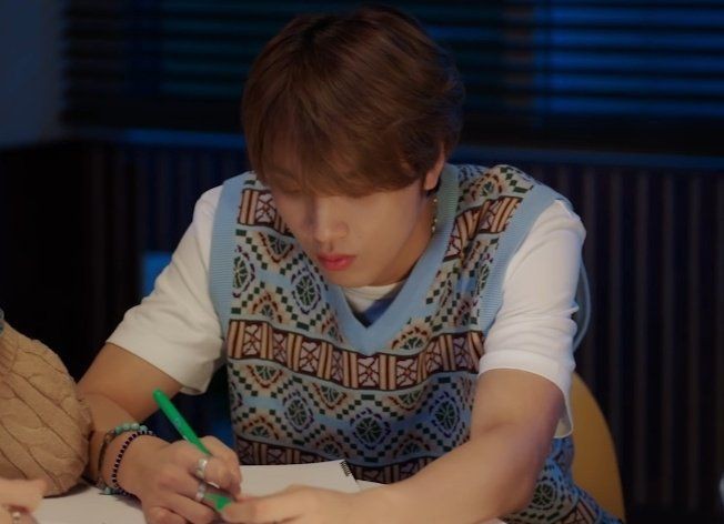 jenodrums's tweet photo. nohyuck mini au! ankara messi 

donghyuck recebe um correio anônimo de quem ele menos esperava e uma figurinha do álbum da copa o faz lembrar de seu passado e de seu primeiro amor: lee jeno. https://t.co/PV33io7KOw