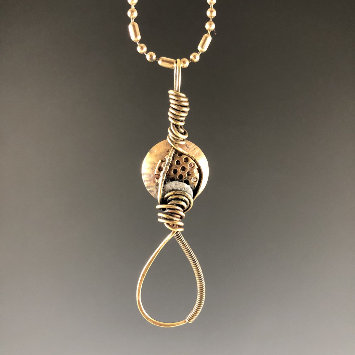meadowbrookarts's tweet photo. Artist Studio Tour Sat July 23 Sun July 24 11am-5pm. Located @ ABPH Art 6438 ROCK LODGE ROAD, ACCIDENT, MD 21520 Nick Savage music Saturday 1-3
#abphart #MeadowbrookArts #MaceeMare #MetalJewelry #Earrings #Neckaces #Bangles #Rings #JewelryByMacee #Metalsmith #HandMadePaper https://t.co/E5YhQIVu5N