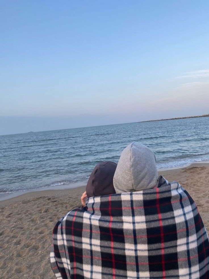 lo0ve1_'s tweet photo. A date by the sea ♥️ https://t.co/HF4rP4RYo4