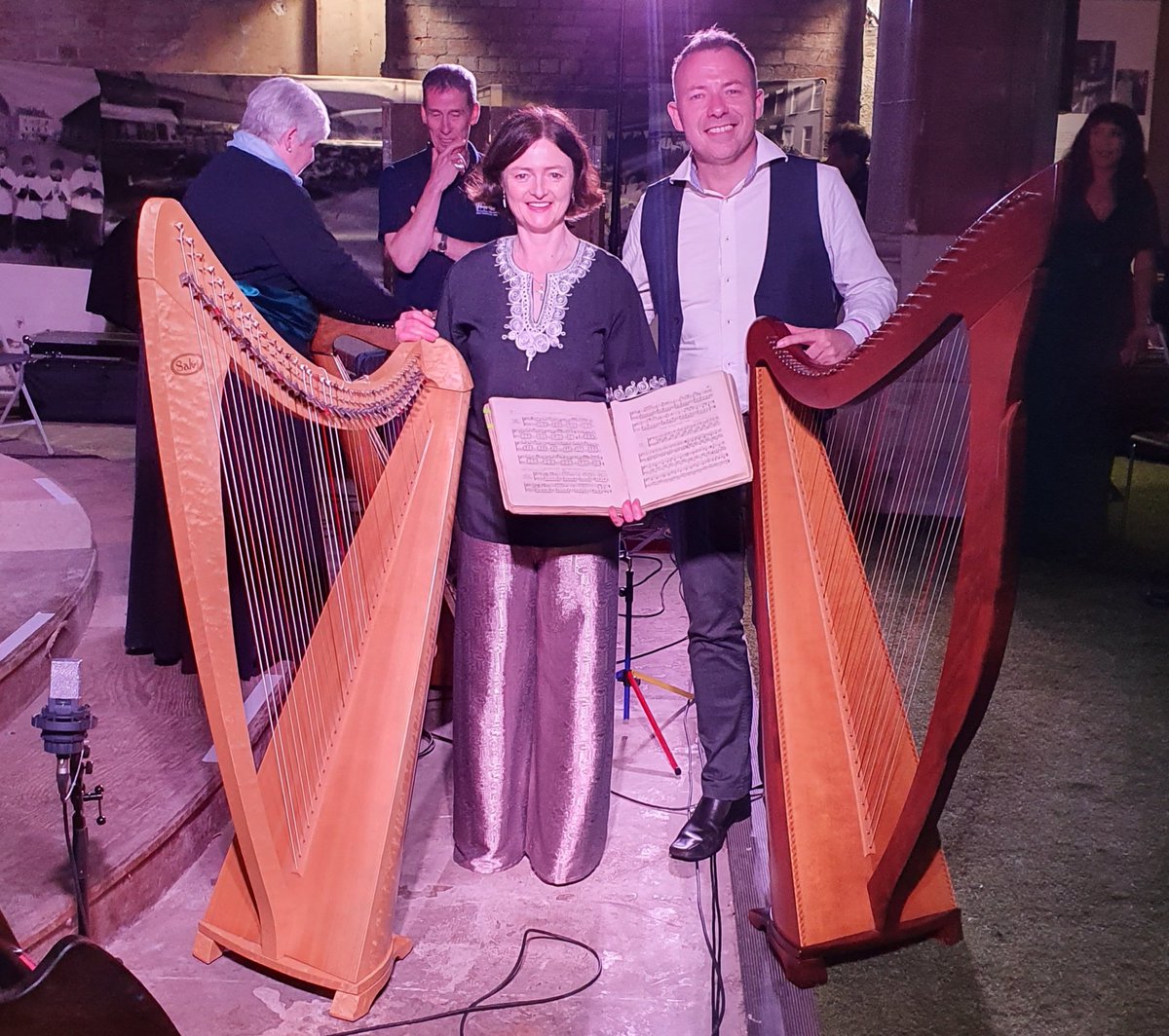 A terrific night marking the 230th anniversary of the 1792 Belfast Harp Festival &amp; collector Edward Bunting's work! (I'm holding a copy of his 1840 volume.) What a joy to play with <a href="/cormacharper/">Cormac De Barra</a> 🥰! Many thanks to <a href="/harpsalivefest/">Harps Alive Festival 1792 - 2022</a> and <a href="/cruiteireann/">Harp Ireland</a> for having us!