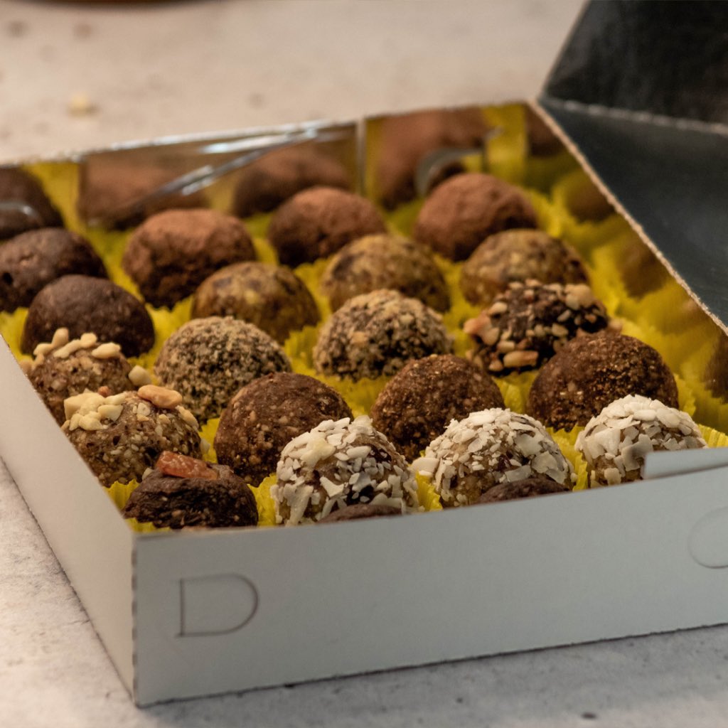 Neki kažu da negde u Nišu postoji poslastičara Raj, jer joj je svaki zdrav zalogaj!
p.s. adresa je u Rajićevoj 34…
Komšije navalite, a vi iz okoline i Beograđani posetite malo Niš!