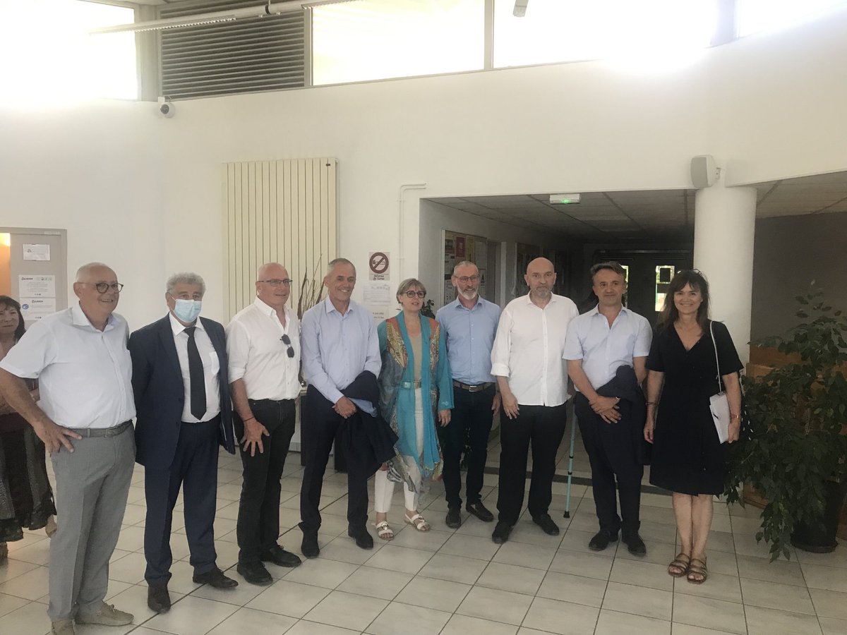 KhaledBouabdal's tweet photo. ⁦@sretailleau⁩ en visite à Montpellier. Annonce de 13 PEPR et visite de laboratoires de pointe en : écologie, environnement, biodiversité, robotique ⁦@CNRS⁩ ⁦@INRAE_France⁩ ⁦@Cirad⁩ ⁦@V_Verdier_IRD⁩ ⁦@umontpellier⁩ ⁦@RA_Occitanie⁩ https://t.co/qQxyL0OT12
