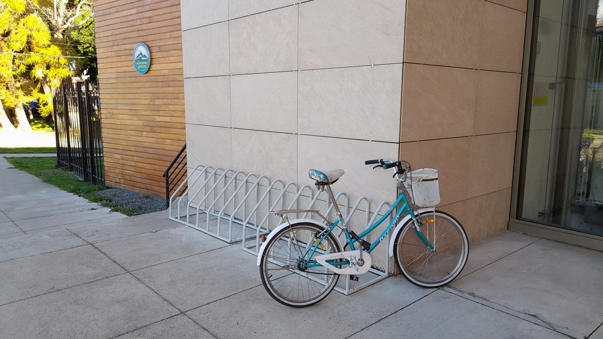 cicleayque's tweet photo. Biciestacionamientos en edificios en Coyhaique. El paso 0 de la cicloinclusividad en el que estamos muy atrasad@s y en muchos casos no le hemos hecho caso a las guías que nos orientan y nos rigen.

Escribimos sobre esto en: https://t.co/clDk9mRKPu https://t.co/hRhbqqxaGq