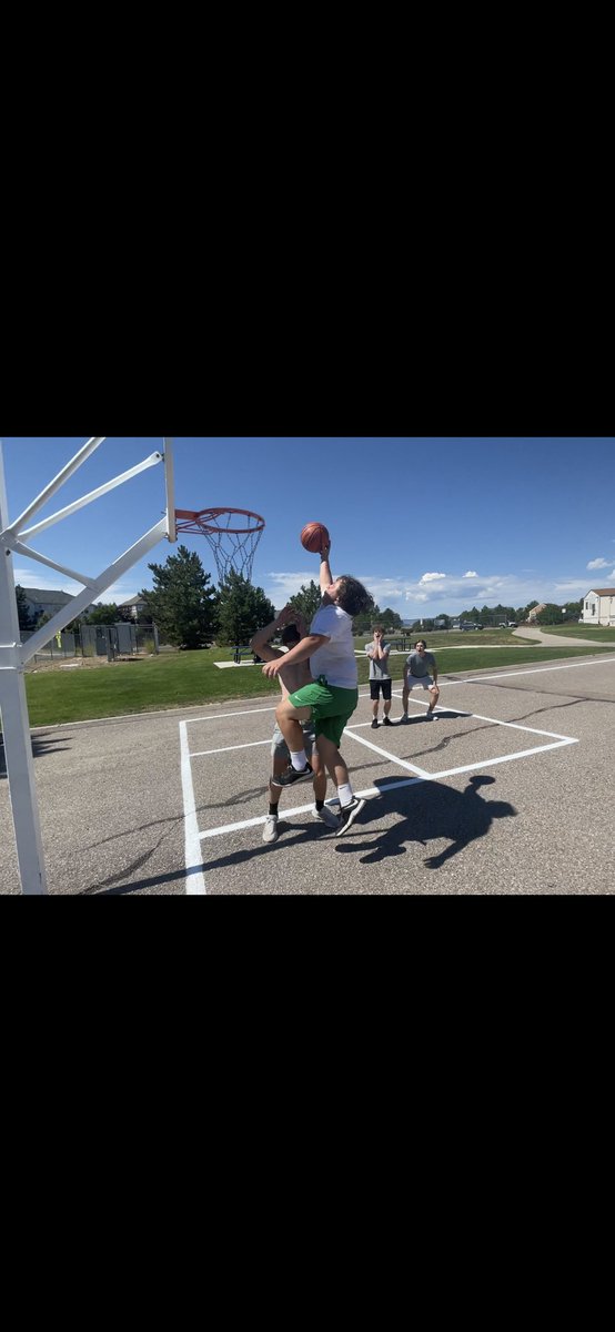 Bulky_Babes tweet media