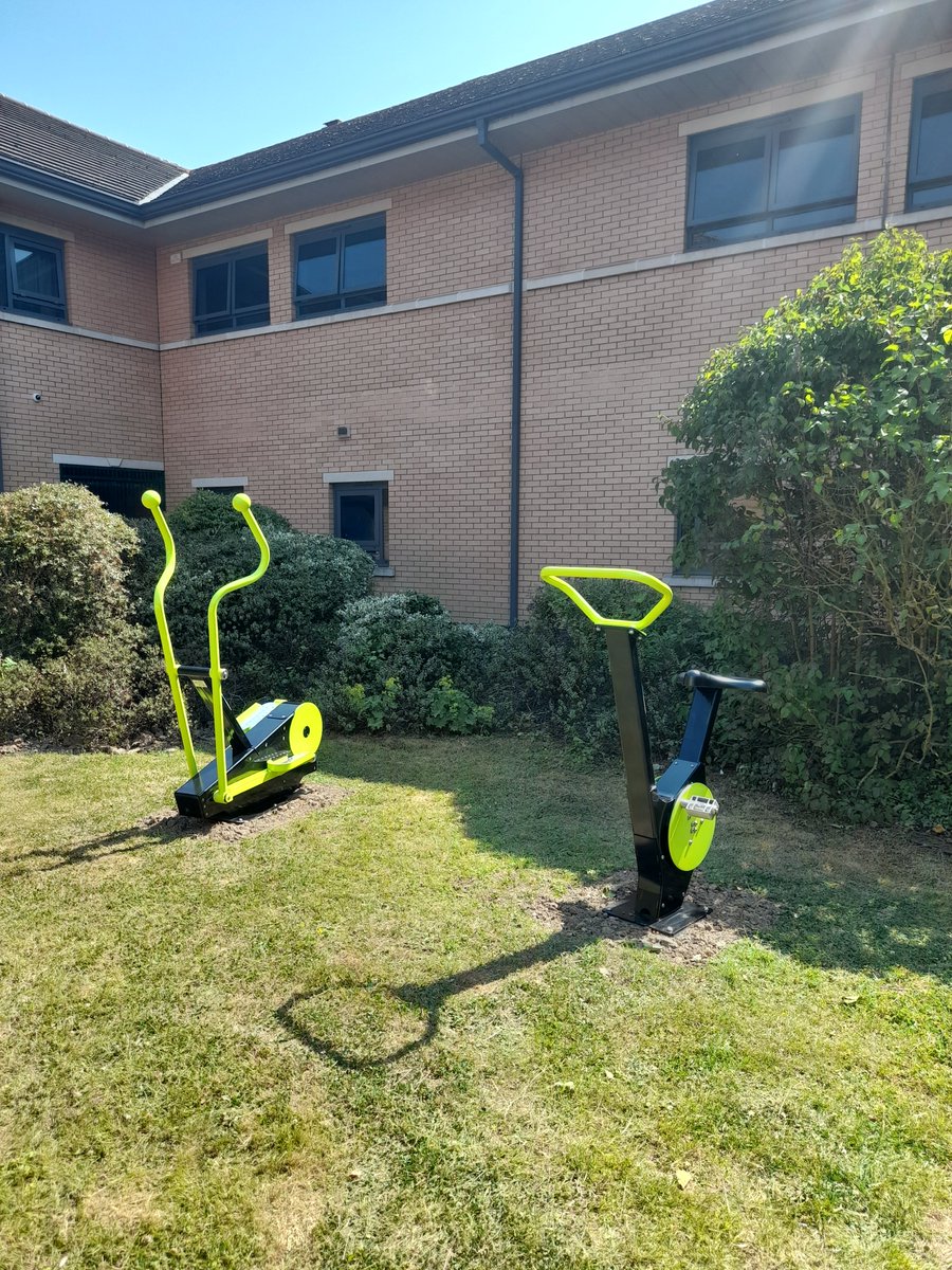 EdgleyRebekah's tweet image. Some new equipment for both Bronte and Blake ward Gardens #exerciseforwellbeing...thanks dragon's den and sir captain Tom! @GMMH_NHS