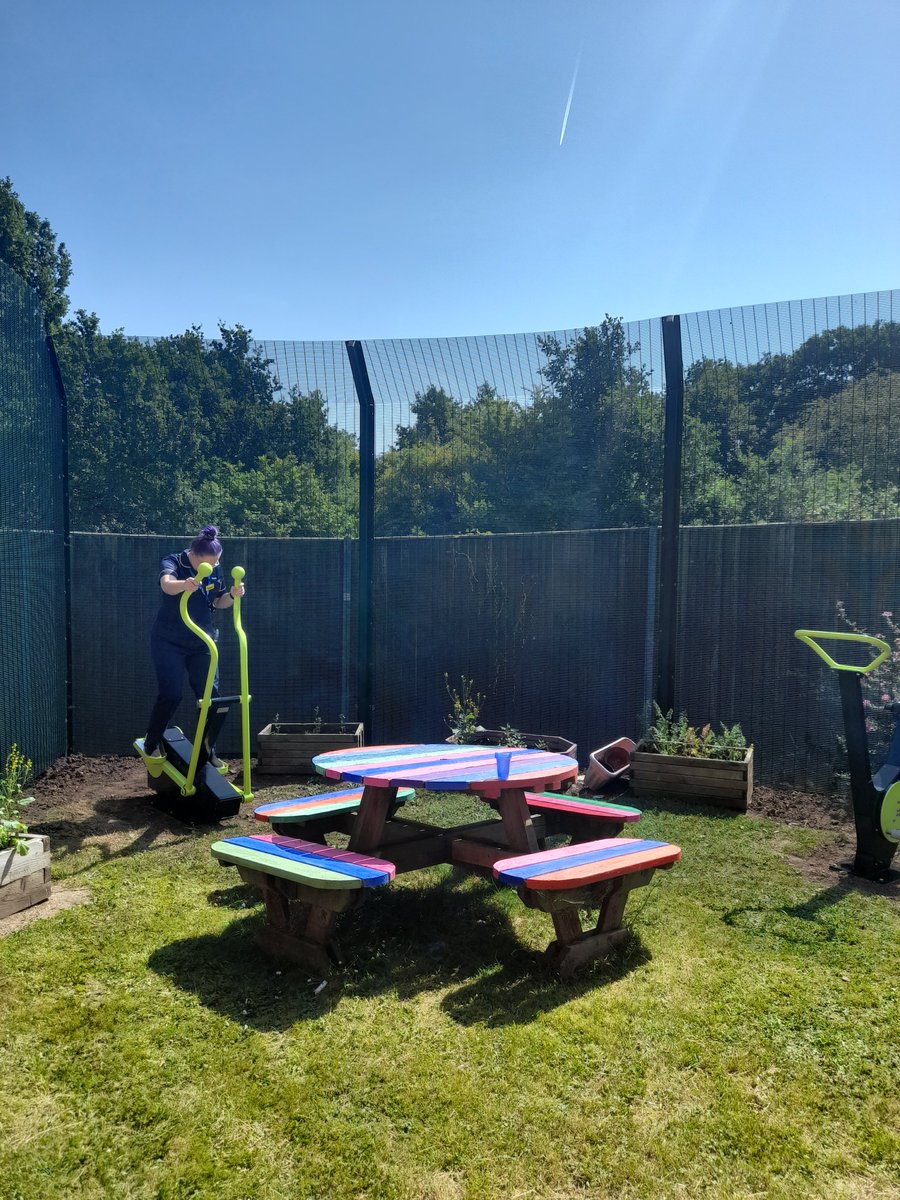 EdgleyRebekah's tweet image. Some new equipment for both Bronte and Blake ward Gardens #exerciseforwellbeing...thanks dragon's den and sir captain Tom! @GMMH_NHS