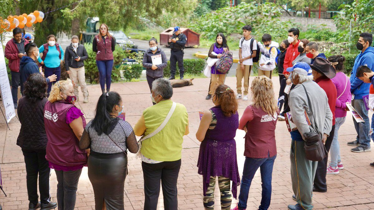 TuAlcaldiaGAM's tweet photo. ¡Las #RedesVioletas están en acción! 💜 Esta mañana se impartió el taller “Defensa Personal” a vecinas y estudiantes en las instalaciones del Deportivo Carmen Serdán.
#TransformandoJuntas https://t.co/0hGaR8Bzne