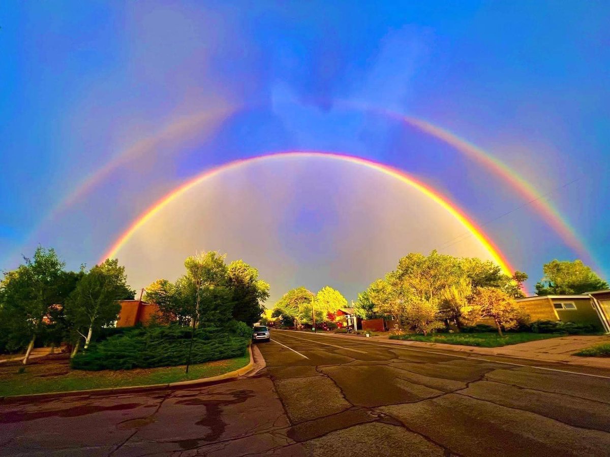 MeowWolfFan1's tweet photo. "This rainbow that happened in Santa Fe the night he died is just too perfect. If you’d ask me to describe an Earthly image Matt would create as a sign of his love for us left behind, it would literally be this rainbow and sunset that happened." Vince Kadlubek on Matt King #rip https://t.co/Bs494fFGHE