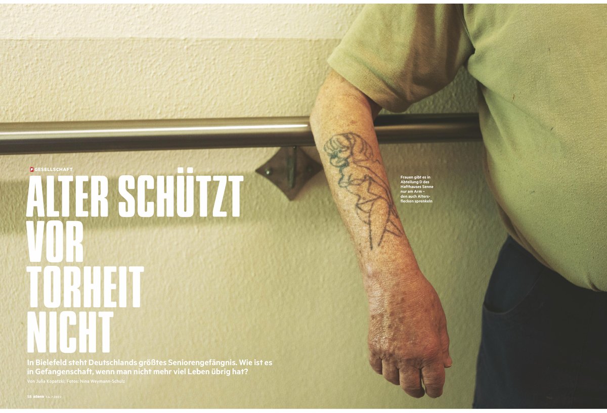 JuliaKopatzki's tweet photo. Kurz vor Bielefeld liegt das größte Seniorengefängnis Deutschlands. 87 Plätze, viel zu wenig natürlich, denn in einer alternden Gesellschaft werden auch die Straftäter älter – und manchmal aus ganz anderen Gründen kriminell. 

Für den stern war ich da. 

https://t.co/kyv8mI25ur https://t.co/NA3g113MIv