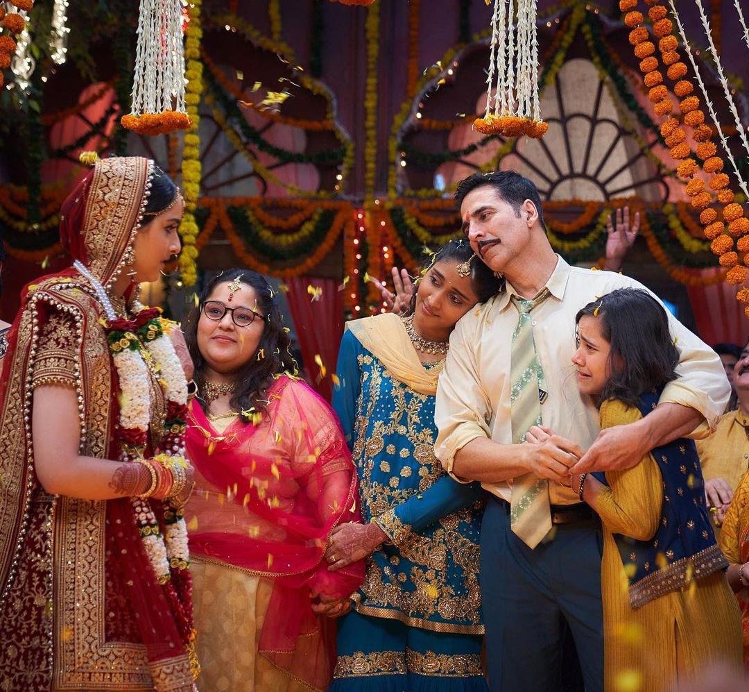 kolhapurAkkian's tweet photo. Times up 😊 
chalo aab DONE KAR DO ... Sir jii aab bus DONE KAR HE DO 💓 

Prarthana hai choti si, ki Mata Rani iss pyare bhai ka kaam #DoneKarDo ji! 🙏🏻✨
#ReturnsToFeelings 
#RakshaBandhan11August

@aanandlrai @akshaykumar @bhumipednekar #HimanshuSharma https://t.co/xeGAPSR3zp