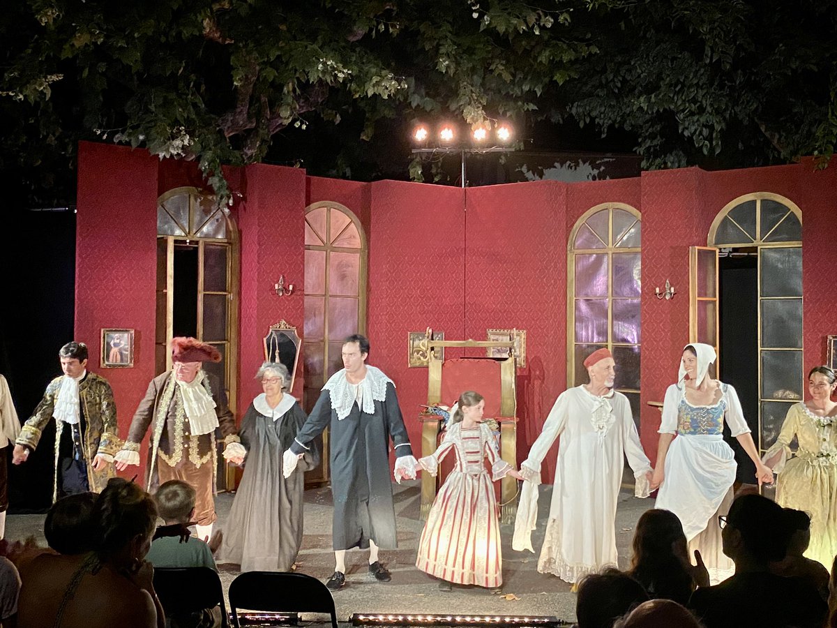 Vescovato20215's tweet photo. ✅Le #théâtre s’est invité à #Vescovato hier soir !
👉Belle représentation de la troupe UNITA TEATRALE, avec U MALATU IN CAPU, adaptation de Guy Cimino, mise en scène par Jean-Pierre Lanfranchi.
Bravo aux comédiens !👏🏻👏🏻👏🏻👏🏻👏🏻👏🏻
#unitateatrale
#uviscuvatu
#unpaesevivu💯
#corse https://t.co/cFg1ZAn0y3