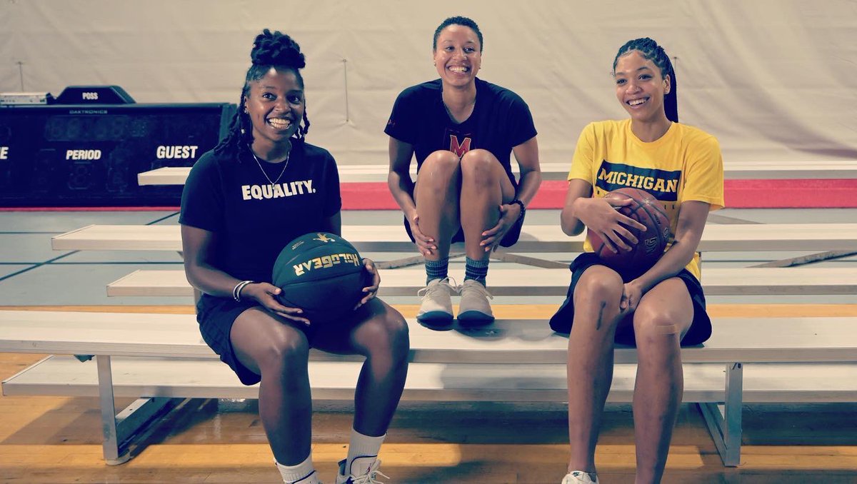 cantretireproj's tweet photo. “Three, that’s the magic number!” 3️⃣

#themagicnumber #dmvtrio #dmvtriolife #dmvwomenshoops #dmvwbb #dmvbasketball #womensbasketball #wbb #threeisbetterthantwo #womenssports #triolife https://t.co/dHgMS4WotC