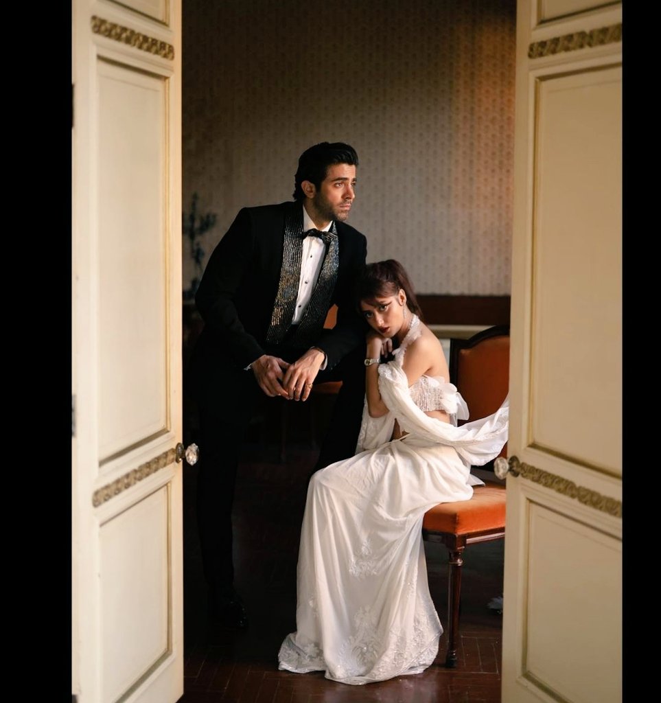 AbdulSalam184's tweet photo. Sajjal Ali after kissing scene of Ahad raza mir in resident evil 😂🔥
#SajalAly #AhadRazaMir #ResidentEvil #kiss #hotshoot https://t.co/9S6LPzcLbc