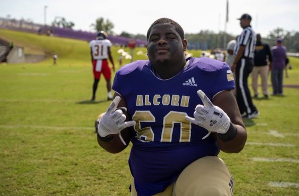 MightyEta_Ques's tweet photo. #WhosQueofASU
~ Jerome “J2” Boulden II

~ Ace Dawg Spring ‘22

~ Houston 🔩

~ senior  class of 2022

~ Computer engineering 

~ Qualified for junior olympics twice in Tae Kwon Do🥋 https://t.co/VUoc0Vxc2U