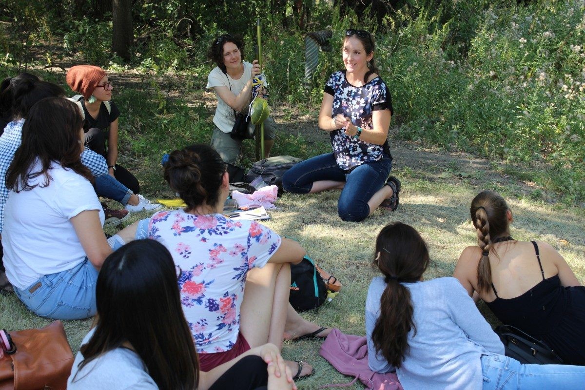 SCO_SOC's tweet photo. Workshop alert! How do we decolonize ornithology? In this #workshop Emily will help us explore culturally responsive teaching and how it benefits students and instructors, and put theory into practice through group activities. 10am-12pm CDT, Sept. 19 2022. https://t.co/kocVGeI9zz https://t.co/FLJIBUZ7Jr
